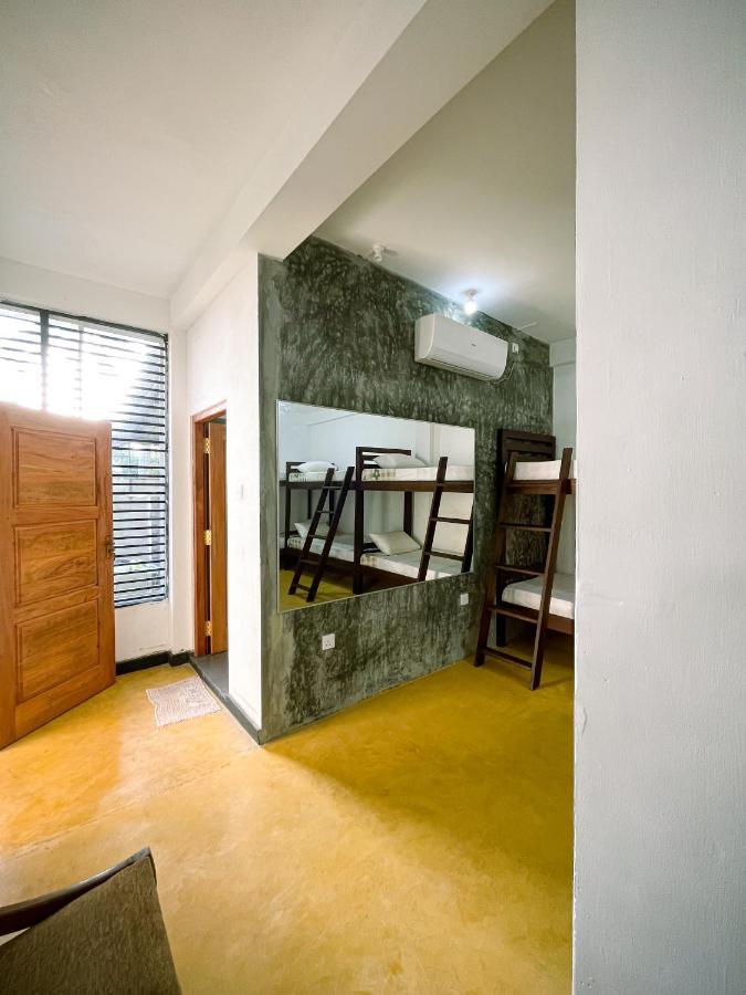 Memories Weligama Ostello Esterno foto