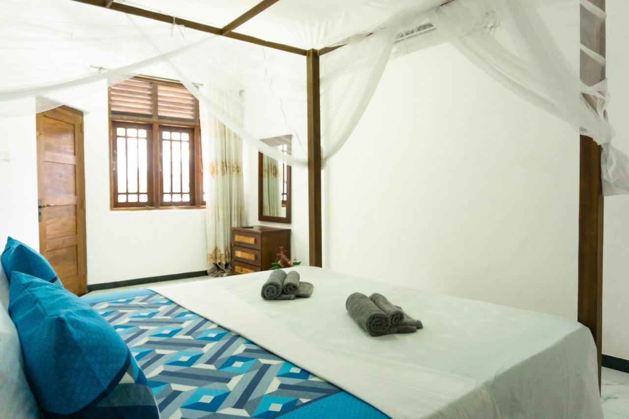 Memories Weligama Ostello Esterno foto